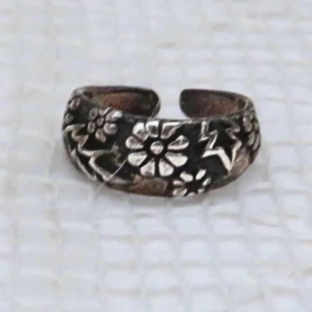 Vintage Silver Toned Toe Ring with Flower Adjustable Size 2-3, Summer Beach Wear